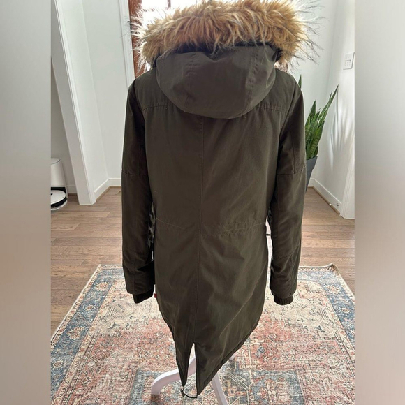 Levi’s Water Repellent Parka Jacket Faux Fur Trim Hood Small - Picture 4 of 11